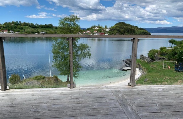 H21 - Furre Beach