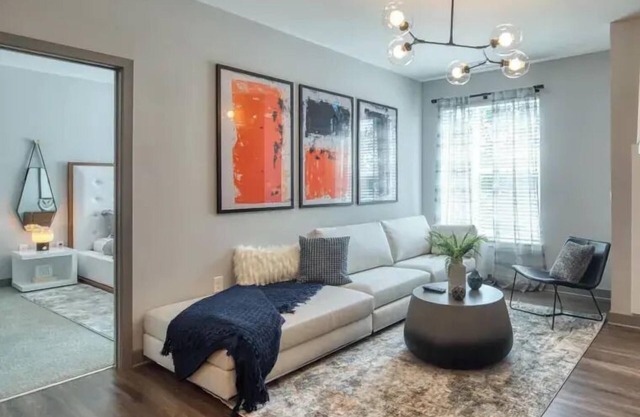 H4N Ellipse Urban | 1Bd Apartment Near Peninsula Town Center