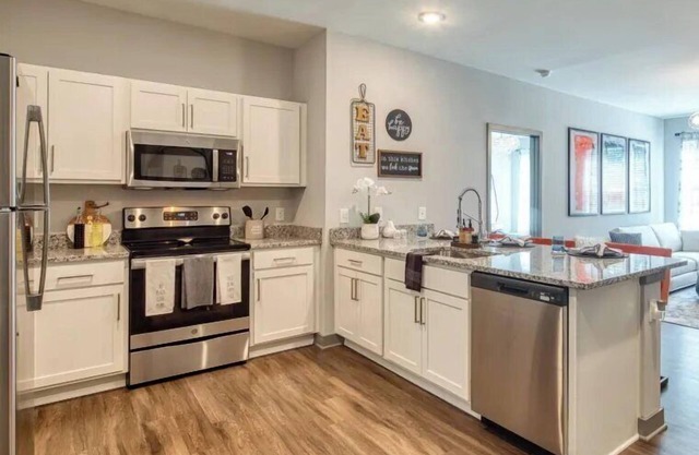 H4N Ellipse Urban | 2Bd Apartment Near Peninsula Town Center