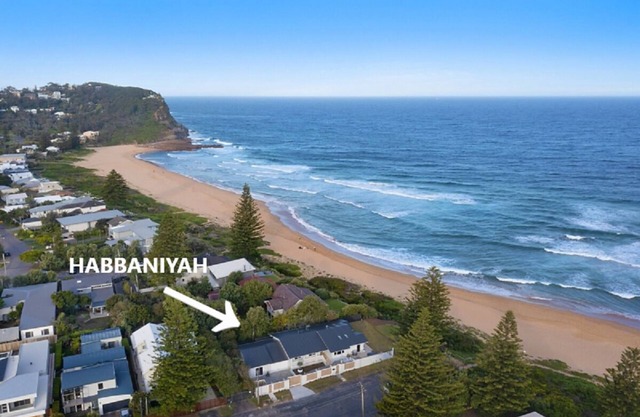 Habbaniyah - Exclusive Beach Front Home, 5 Bedrooms, Sleeps 14