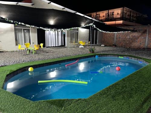 Habitación en casa campestre con piscina