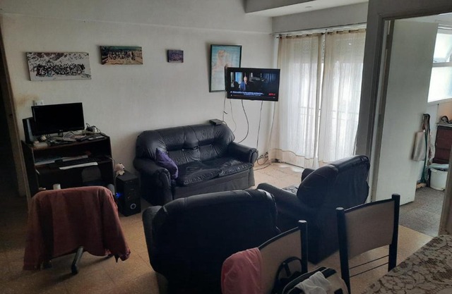 HABITACION en casa de flia a compartir con otro masculino