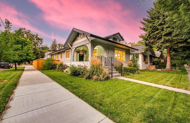 #HabitueHomes - The Silver Maple - Hot Tub!