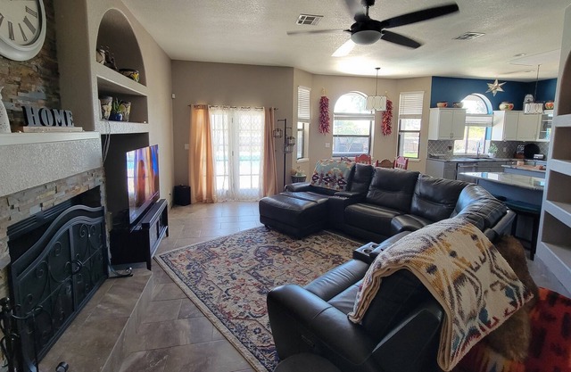 Hacienda Leon - Las Cruces Oasis with Pool and Mountain Views