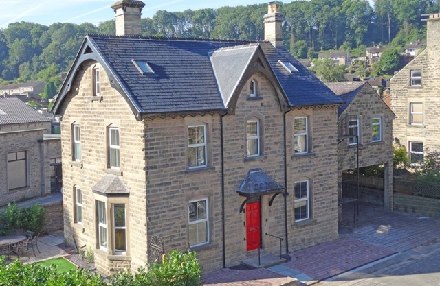 Haddon Villa in centre of Bakewell, Peak District. Nr Chatsworth. Pet friendly