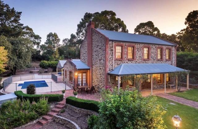 Hahndorf Luxury Retreat 5 Bedrooms with 12 people