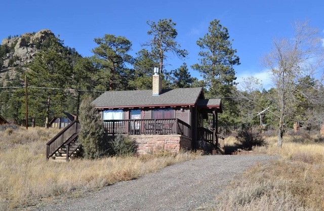 Haiyaha - 1 bedroom cabin with amazing views and summer pool