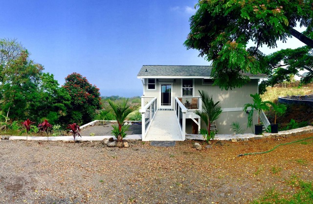 "Hale Maluhia" - vue imprenable sur l'océan, chalet privé juste à Kailua Kona.