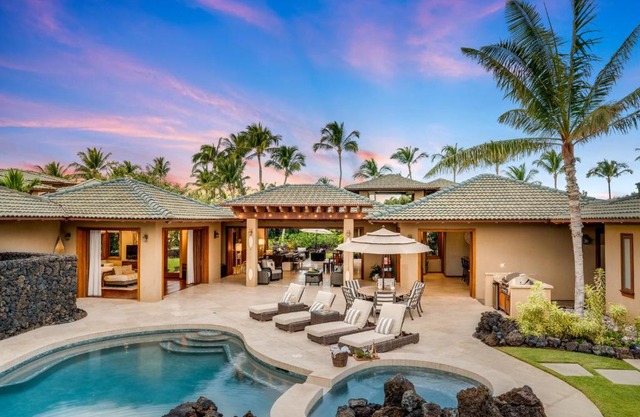Hale Mele Polynesian Pod Style Home with private Pool, Hot Tub, E-bikes and Golf Cart