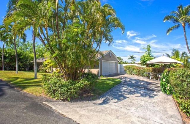 Hale Nani Loa - White Sands Beach Home with Private Pool by Casago Kona