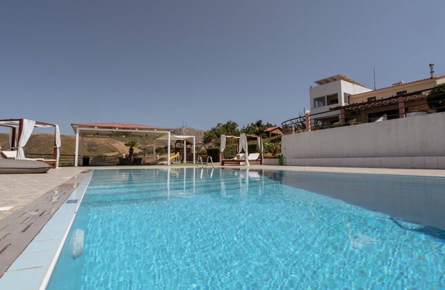 Halepa Hill! Superbe villa de 4 chambres, avec vue imprenable et piscine!