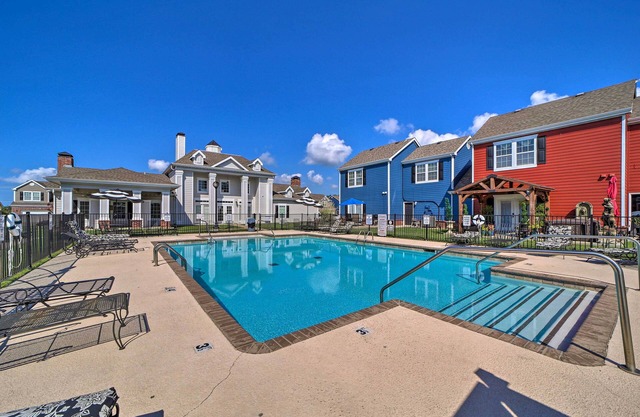 Half-Mi to Grand Lake: Townhome w/ Hot Tub