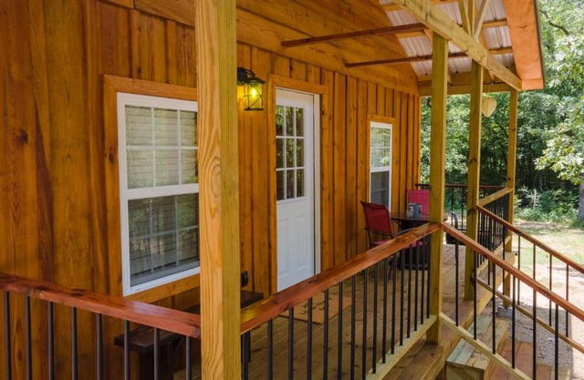 Halfmoon Hideaway-Cozy 2 bdr cabin Mena AR