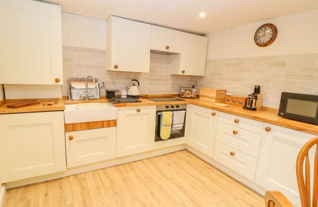Halfpenny Cottage, LECHLADE-ON-THAMES