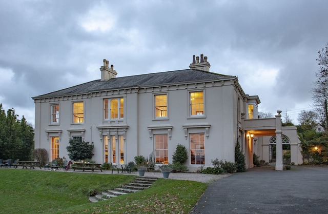 Hallsannery House - a house that sleeps 22 guests in 11 bedrooms
