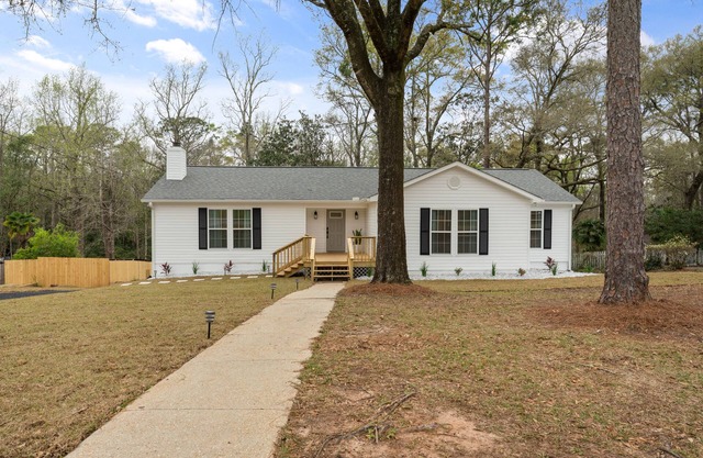 Hamilton Hideaway- Pool, Creek View w/ Scenic Deck