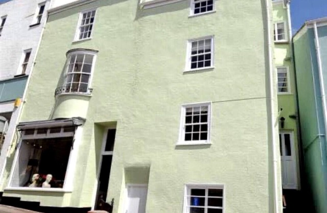 HAMILTON HOUSE, pet friendly, country holiday cottage in Lyme Regis