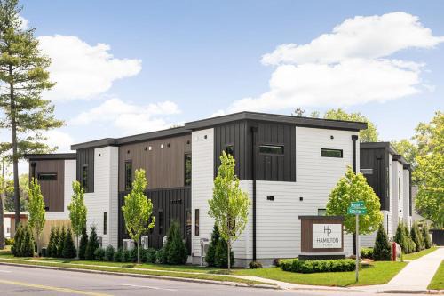 Hamilton Place Dunecrest Building 5 Units