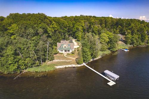 Hamlin Lake Retreat Spacious Stay for Groups!