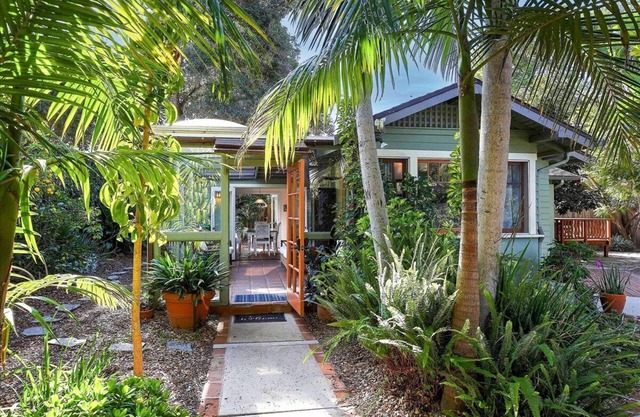 NOUVEAU! Miramar Beach Cottage avec cour privée, terrasse et solarium - marchez jusqu'à la plage!