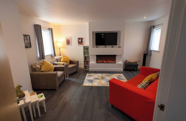 Escapade de luxe de 3 chambres à Hampton avec parking