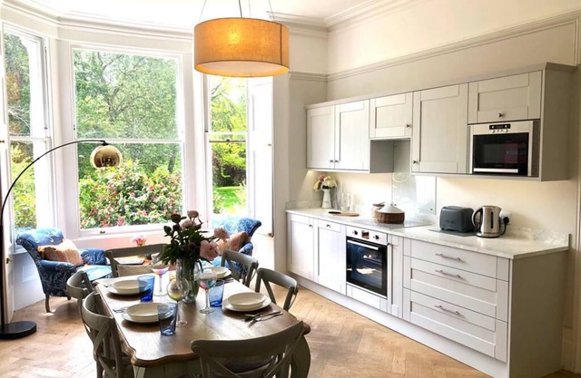Hampton Court: Elegant Wing Of Victorian House