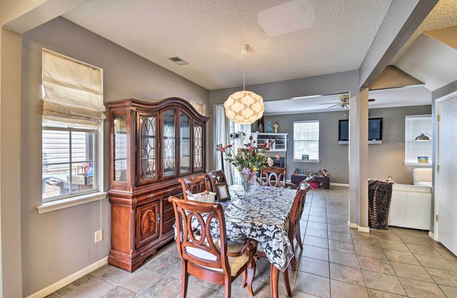 Hampton Home w/ Fireplace + Close to Beaches!