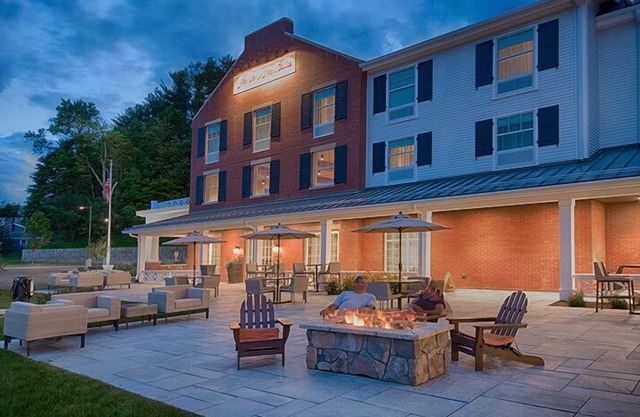 Hampton Inn and Suites Manchester