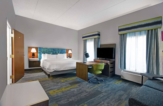 Hampton Inn & Suites Augusta West