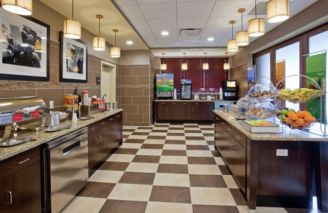 Hampton Inn & Suites Minneapolis West/ Minnetonka