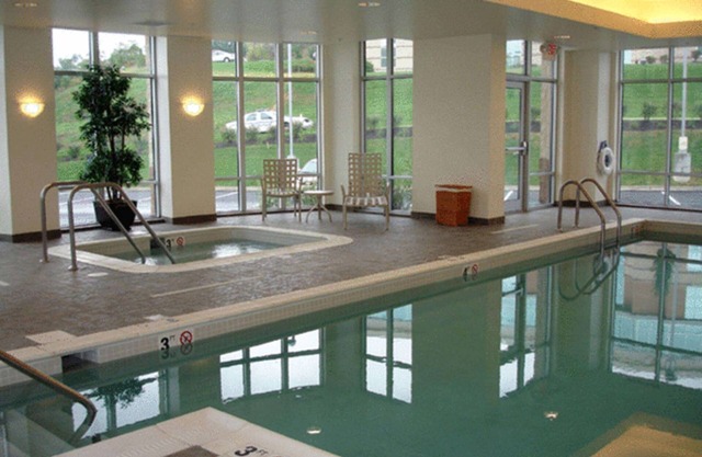 Hampton Inn & Suites Pittsburgh-Meadow Lands