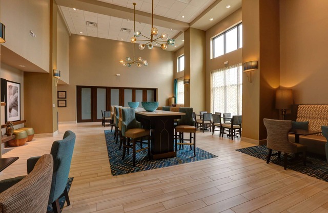 Hampton Inn & Suites Tampa Busch Gardens Area