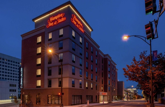 Hampton Inn & Suites Winston-Salem Downtown