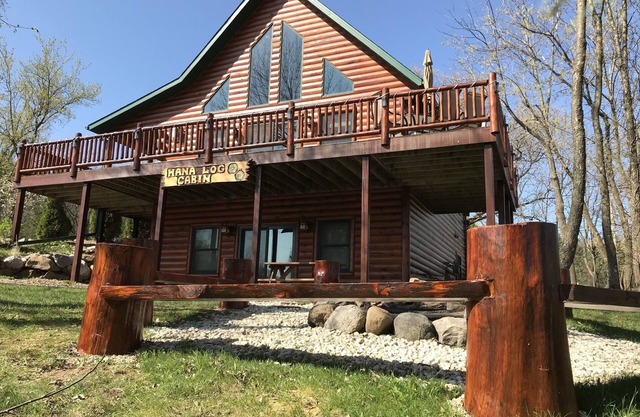Hana Log Cabin près de Devil's Lake