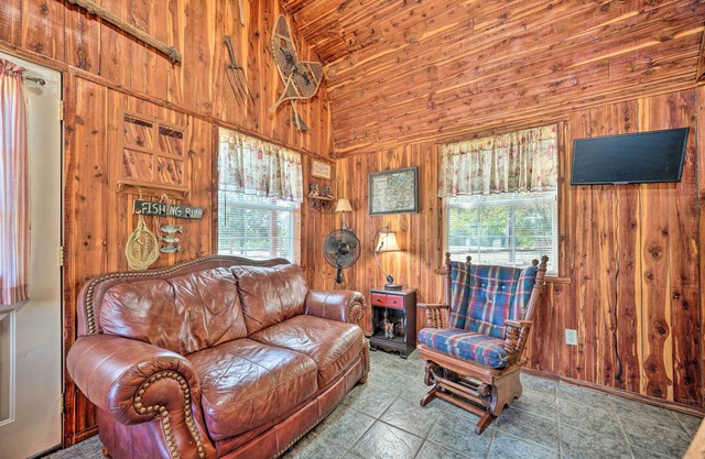 Hand-built 'black Fork Cabin 2' w/ Fire Pit!
