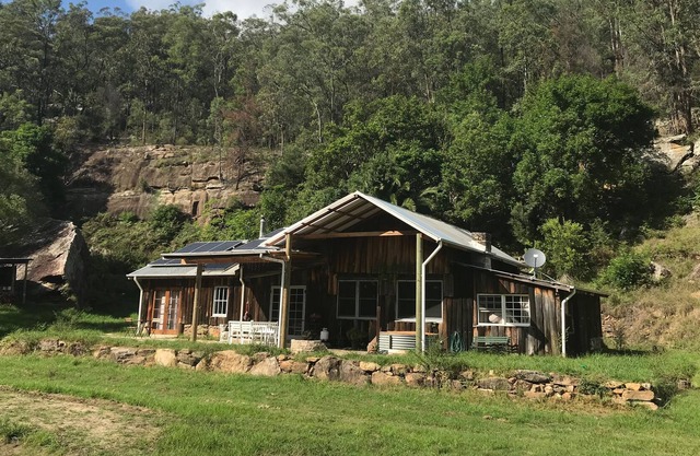 Fabriqué à la main Bush Cottage dans une vallée isolée