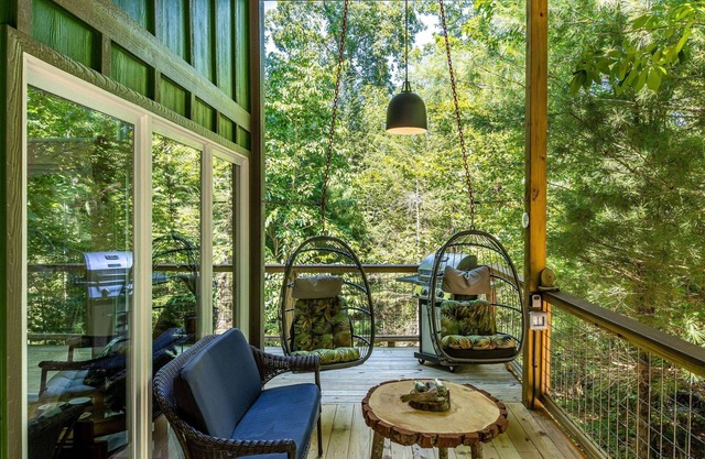 Handcrafted 1BR Treehouse Inspired Bungalow in Lookout Mountain | Romantic Getaway w/Private Hot Tub