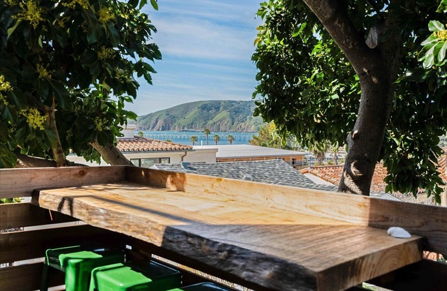 Hang Ten at the Studio! Vibe in This Groovy Avila Beach Studio Condo!