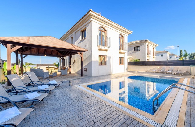 Hann's Villa - Charming Kapparis Getaway