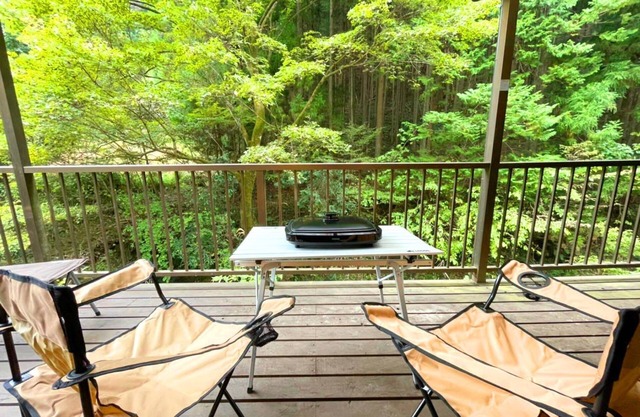 Hanno Terrace In Blossom Whispering Birds Creek - Hanno Terrace / Hanno Saitama