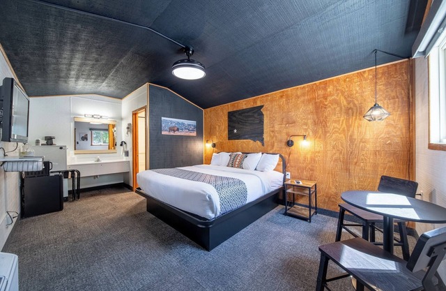 14-Hansen Inn & Cabins, Cabin, Single King, No Smoking, No Pets
