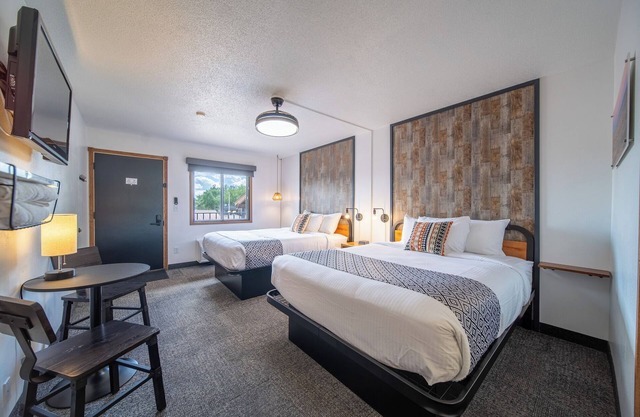 1-Hansen Inn & Cabins, Room, Double Queen, Ground Floor, No Pets, No Smoking