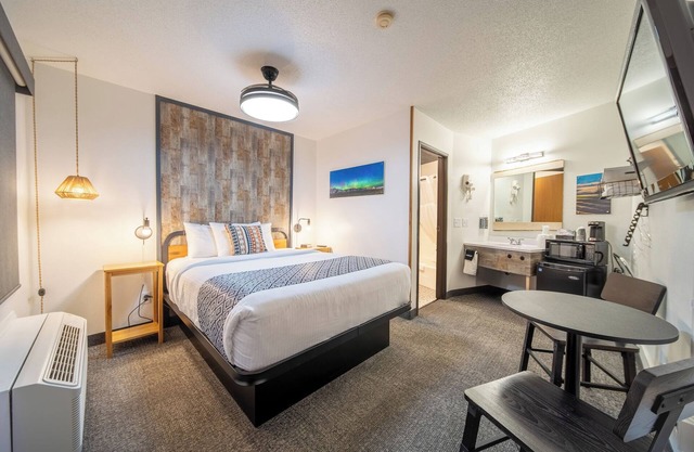 6-Hansen Inn & Cabins, Room, Single Queen, Ground Floor, No Pets, No Smoking