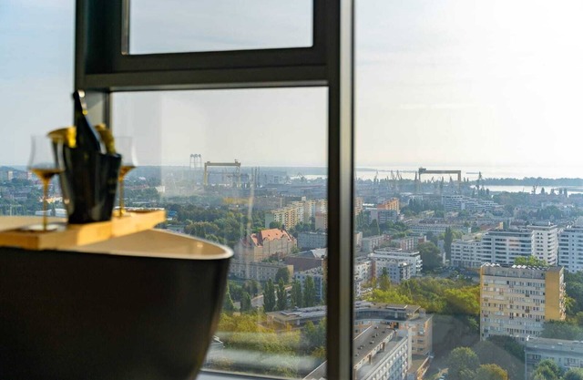 Hanza Tower Original 21st Floor- Sea and City View
