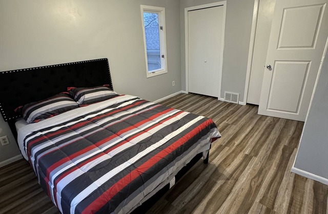Happiness Hideaway: 6BR Tranquil Gem, 15min from Downtown Minneapolis