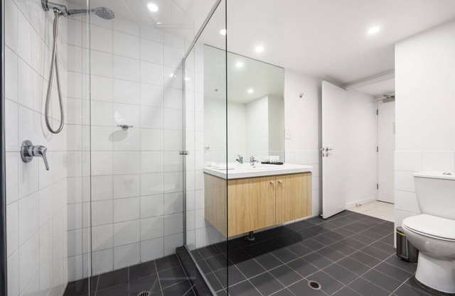 Happy BNB deluxe suit in adelaide CBD