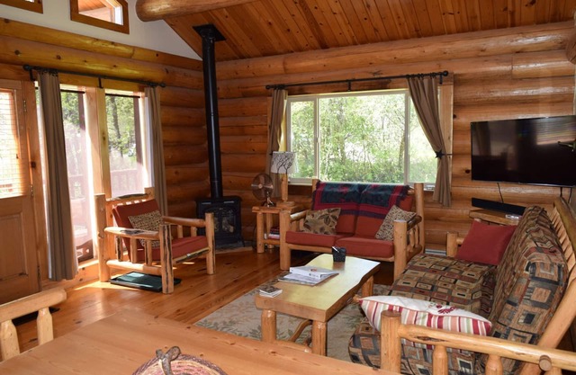 Happy Cabin: Deux chambres au Wolfridge Resort avec piscine et bain à remous