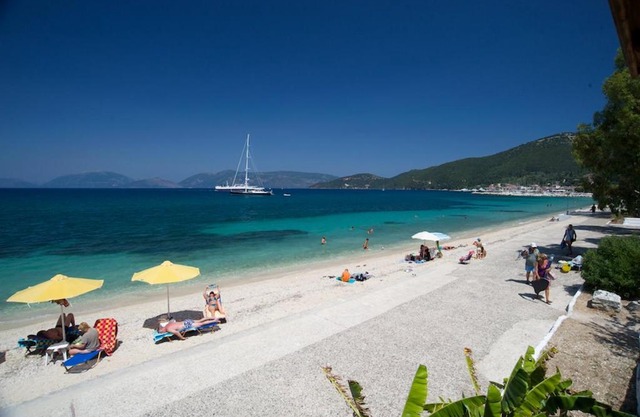 Happy Camp Mobile Homes in Camping Karavomilos Beach