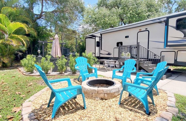HAPPY GLAMPERS RV! Turn-Key Glamping Package! 236