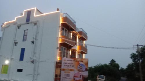 Happy Holiday Inn
